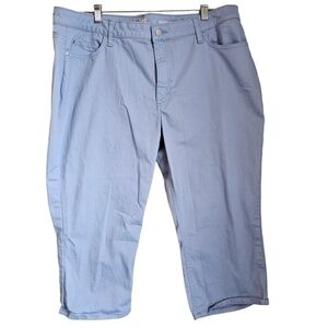 Lee mid rise capri light lilac womens size 20